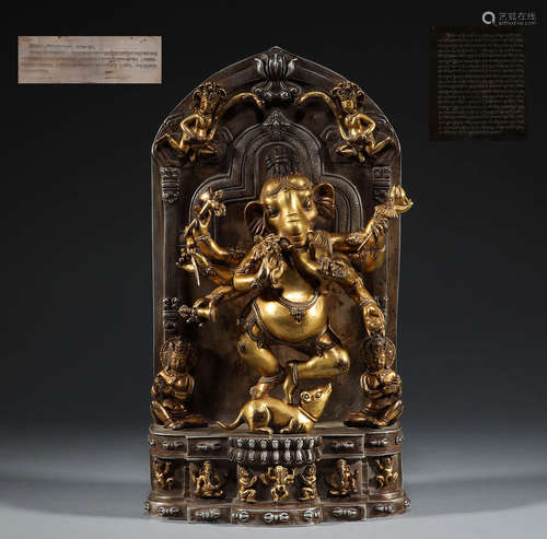 In the Ming Dynasty, the statue of the God of wealth with a ...