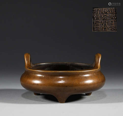 In the Qing Dynasty, the bronze double ear censer