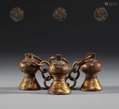 In the Han Dynasty, a set of bronze gilded seals