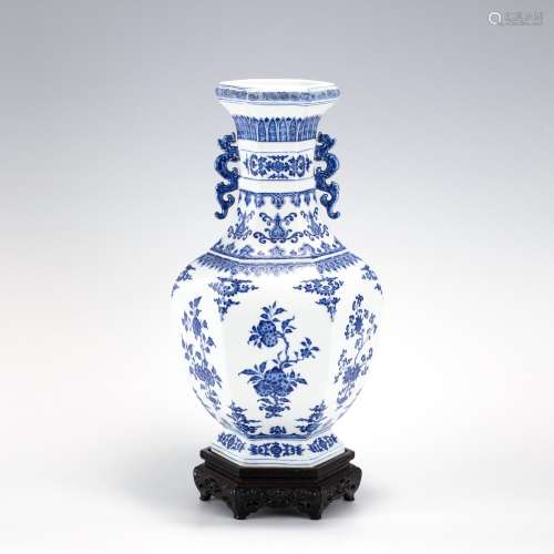 QIANLONG BLUE & WHITE SIX SQUARE VASE ON STAND