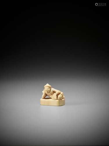 AN IVORY NETSUKE OF A CHINESE MAN