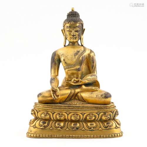 FINE QING DYNASTY SEATED GILT BRONZE BUDDHA