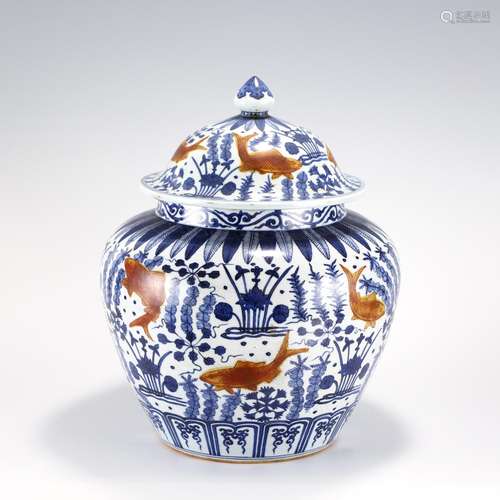 MING JIAJING BLUE & WHITE ALUM RED FISH POND LIDDED JAR