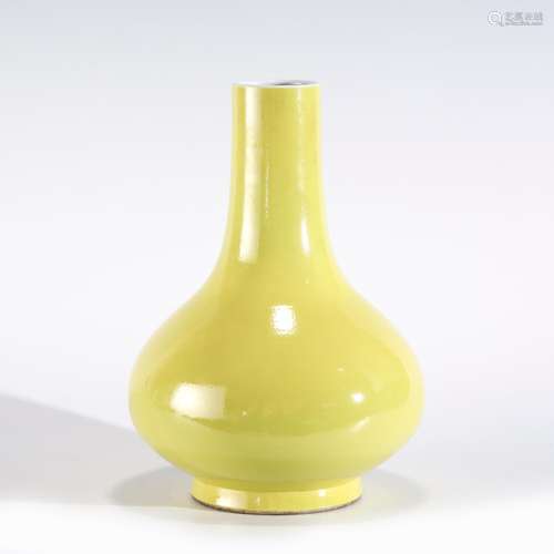 QING DAOGUANG YELLOW GLAZED VASE