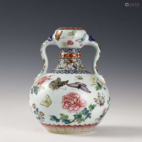 Qing Dynasty Flower Butterfly Binaural Flat Bottle