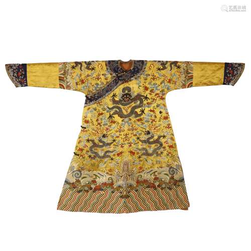 Qing Dynasty yellow dragon pattern cloud brocade robe