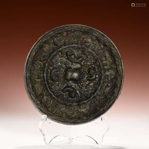 Bronze mirror of ancient flowers, birds and beasts