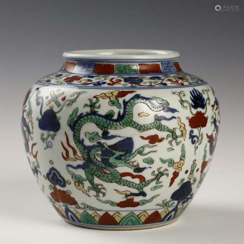 Doucai dragon pattern pot