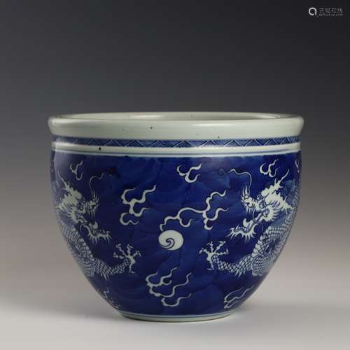 Qing Dynasty blue and white double dragon pearl bowl