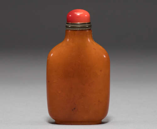 Amber snuff bottle from Qing Dynasty, China