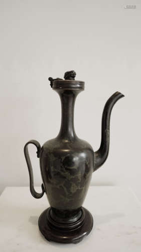 A JAPANESE BRONZE WATER POT, KAMAKURA PERIOD.