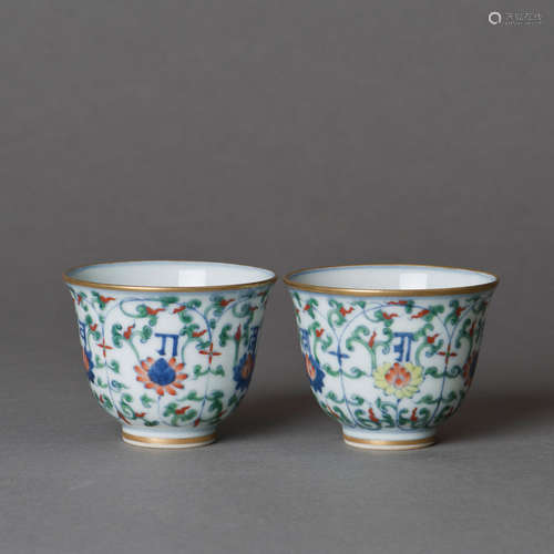 A PAIR OF BLUE AND WHITE PORCELAIN CUPS