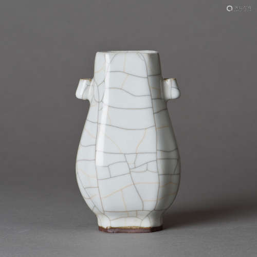 A CRACKLE-GLAZED PORCELAIN VASE