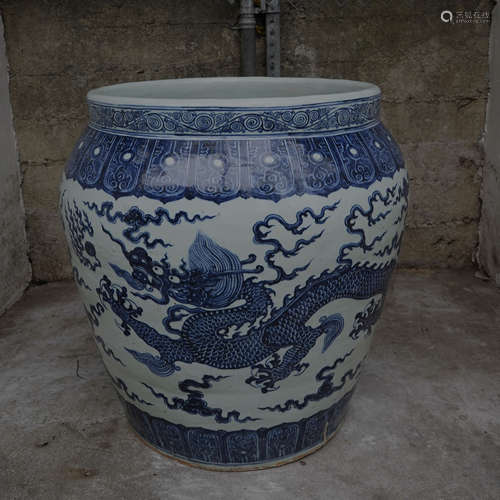 A CHINESE LARGE BLUE AND WHITE DRAGON JAR