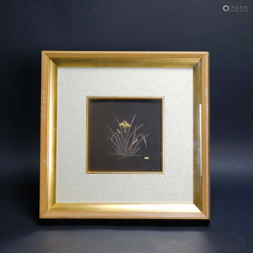 A JAPANESE GOLD FLOWER WALL PLAQUE