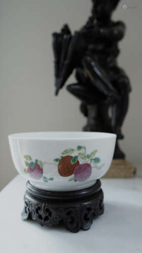 A CHINESE FAMILLE ROSE FRUIT BOWL WITH ‘DAO GUANG’ MARK