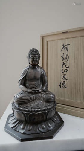 A JAPANESE SILVER AMITABHA BUDDHA SEATED STATUE