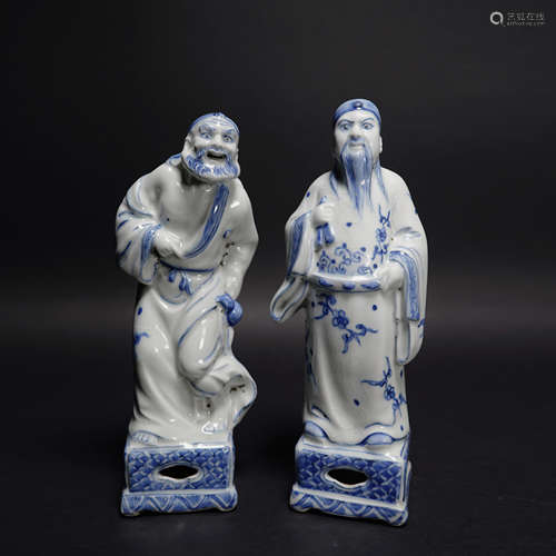 LOT OF 2, A PAIR OF CHINESE BLUE AND WHITE IMMORTAL STATUE