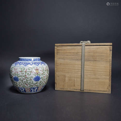 A CHINESE WUCAI AND BLUE AND WHITE JAR WITH JIA JING MARK