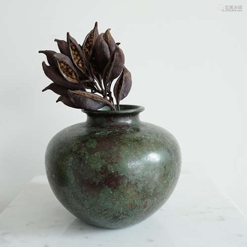 A JAPANESE BRONZE ROUND VASE