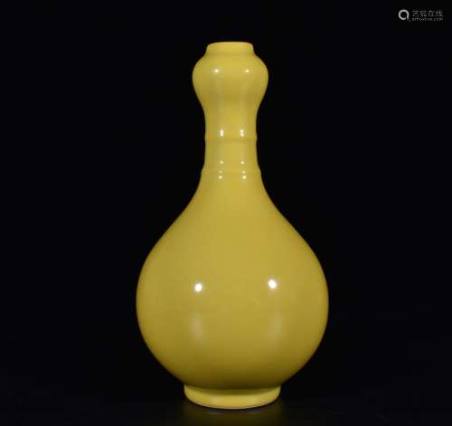 Chinese Yellow Ground Porcelain Vase,Mark