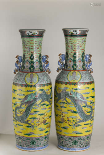 18世纪素三彩龙纹大瓶