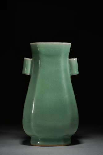 Longquan Amphora in Ming Dynasty