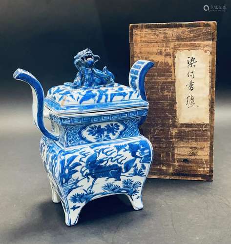 A BLUE AND WHITE RECTANGULAR 'QILIN' CENSER AND COVER