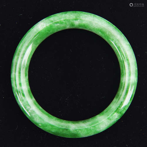 A CHINESE JADEITE BRACELET