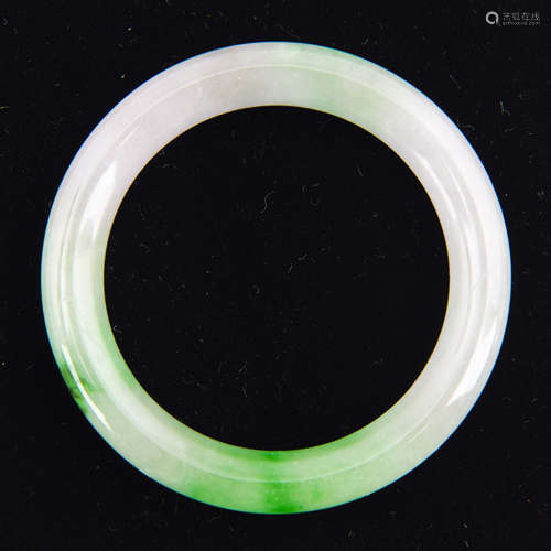 A CHINESE JADEITE BRACELET