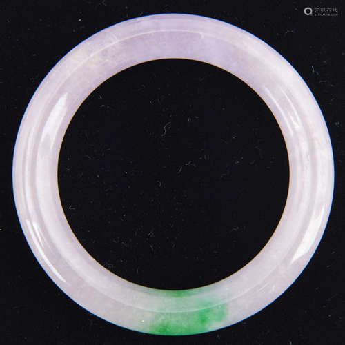 A CHINESE JADEITE BRACELET