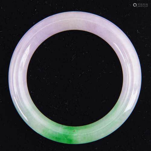 A CHINESE JADEITE BRACELET