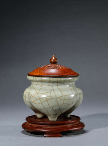 A Chinese Porcelain Guan-Type Censer