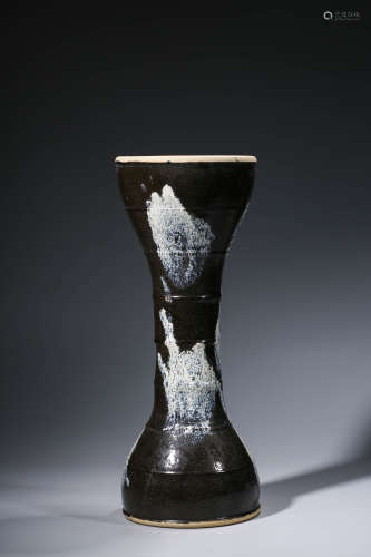 A Chinese Porcelain Black-Glazed Vase