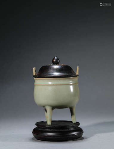 A Chinese Porcelain Celadon-Glazed Censer