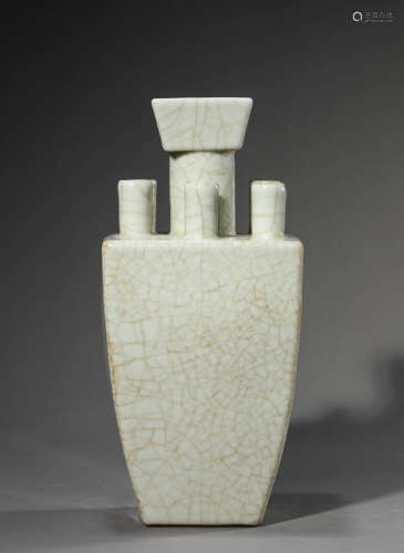 A Chinese Porcelain Ge-Type Vase Marked Qian Long