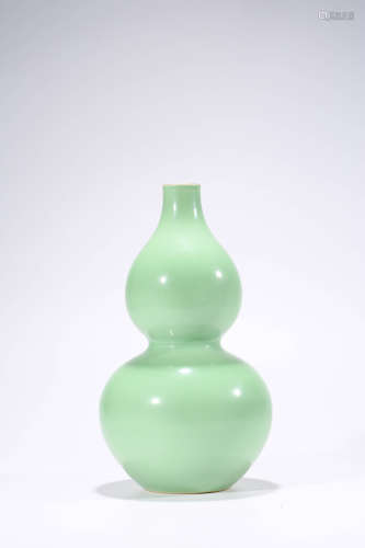 A Chinese Porcelain Green-Glazed Double-Gourd Vase Marked Yo...