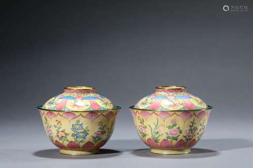 A Pair of Chinese Enamel Painted Flower Pattern Bowls and Co...
