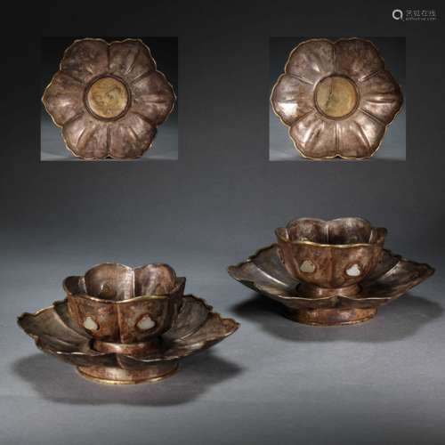 A PAIR OF CHINESE SILVER GILTS INLAID WITH JADE CUPS, LIAO D...