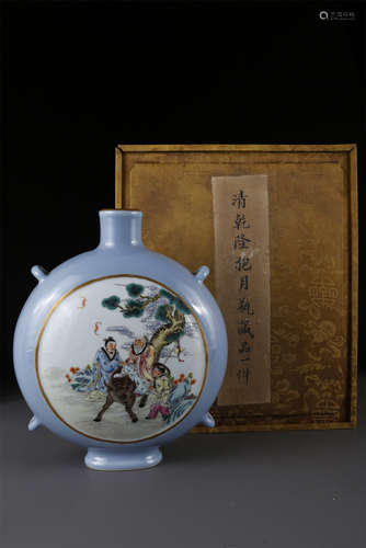 A Rose Porcelain Bottle with Figure Motif.