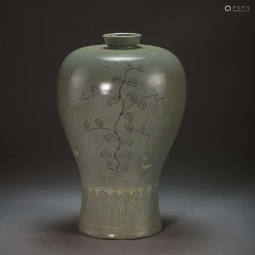 KOREAN CELADON PLUM VASE, SONG DYNASTY