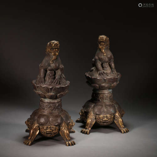 A PAIR OF SILVER GILT LION INCENSE BURNER, TANG DYNASTY