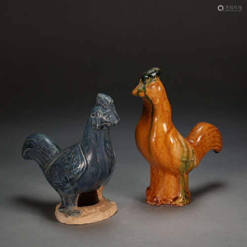 A PAIR OF CHINESE TRICOLOR ROOSTERS, TANG DYNASTY