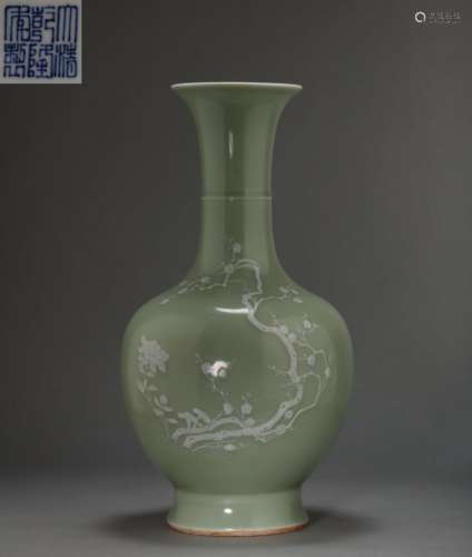 CHINESE BEAN GLAZE PORCELAIN BOTTLE, QING DYNASTY QIANLONG Y...