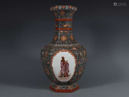 Qing Dynasty Qianlong Period En Grisaille Bottle, China