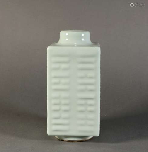 Ge Glaze Porcelain Cong-Style Bottle, China