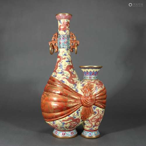 Qianlong Period Porcelain Bottle, China