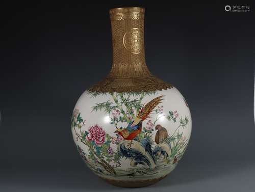 Qing Dynasty Qianlong Period Famille Rose Porcelain Gold Pai...