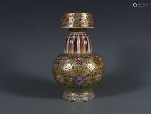 Qing Dynasty Qianlong Period Famille Rose Porcelain Gold Pai...