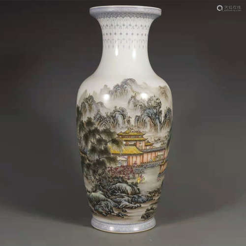 An enamel-colored mountain water bottle made in the Qianlong...